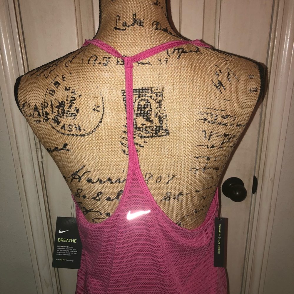 🌺&16 OFF RETAIL $38🌺CLOSET CLOSING EVERYTHING MUST GO 🌺NWT NIKE TANK🌺MUST GO